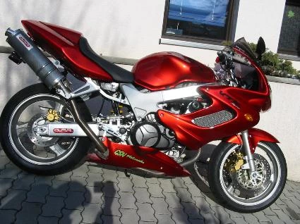 Umbgebautes Motorrad Honda VTR 1000 F Fire Storm Bild 2: Umbgebautes Motorrad Honda VTR 1000 F Fire Storm