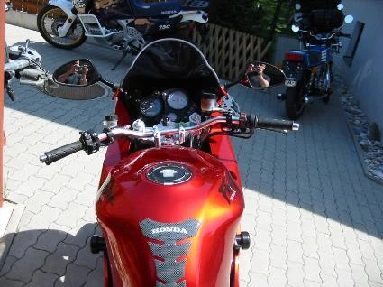 Umbgebautes Motorrad Honda VTR 1000 F Fire Storm Bild 3: Umbgebautes Motorrad Honda VTR 1000 F Fire Storm