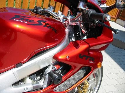 Umbgebautes Motorrad Honda VTR 1000 F Fire Storm Bild 4: Umbgebautes Motorrad Honda VTR 1000 F Fire Storm