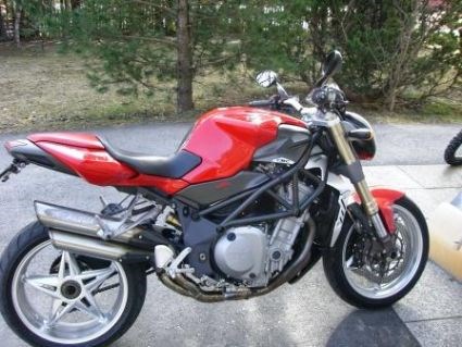 Umgebautes Motorrad MV Agusta Brutale 750 S von chrisraptor - Bild 1 Umgebautes Motorrad MV Agusta Brutale 750 S von chrisraptor - Bild 1