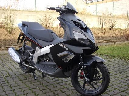 Umgebautes Motorrad Derbi GP1 L-SEAT 125 von Zweirad K. Hubeny GmbH - Bild 2 Umgebautes Motorrad Derbi GP1 L-SEAT 125 von Zweirad K. Hubeny GmbH - Bild 2
