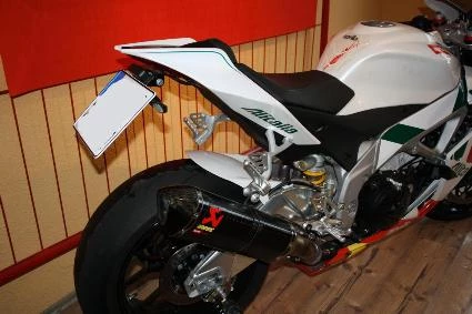 Umbgebautes Motorrad Aprilia RSV 4 R Bild 2: Umbgebautes Motorrad Aprilia RSV 4 R