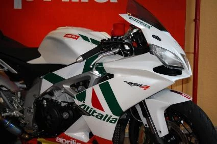 Umbgebautes Motorrad Aprilia RSV 4 R Bild 5: Umbgebautes Motorrad Aprilia RSV 4 R