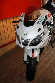Umbgebautes Motorrad Aprilia RSV 4 R Bild 7: Umbgebautes Motorrad Aprilia RSV 4 R