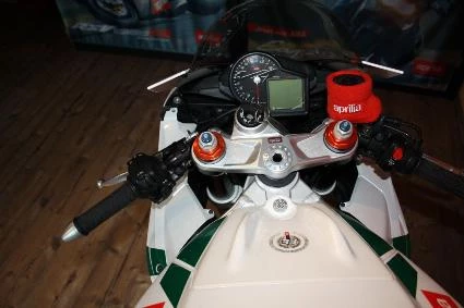 Umbgebautes Motorrad Aprilia RSV 4 R Bild 8: Umbgebautes Motorrad Aprilia RSV 4 R