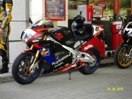 Umgebautes Motorrad Aprilia RSV 1000 R Factory (RSV Mille R Factory) von zachbartl - Bild 7 Umgebautes Motorrad Aprilia RSV 1000 R Factory (RSV Mille R Factory) von zachbartl - Bild 7