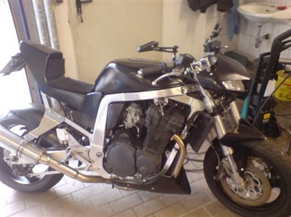 Umgebautes Motorrad Suzuki GSX-R 1100 von Mo-Tec GmbH - Bild 1 Umgebautes Motorrad Suzuki GSX-R 1100 von Mo-Tec GmbH - Bild 1