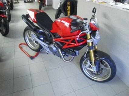 Umgebautes Motorrad Ducati Monster 1100 S von A.T.T.-Tiedemann-Motorräder e.Kfm - Bild 7 Umgebautes Motorrad Ducati Monster 1100 S von A.T.T.-Tiedemann-Motorräder e.Kfm - Bild 7