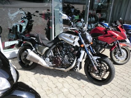 Umgebautes Motorrad Yamaha V-MAX von MOTO-VÖLKL - Völkl GmbH - Bild 6 Umgebautes Motorrad Yamaha V-MAX von MOTO-VÖLKL - Völkl GmbH - Bild 6