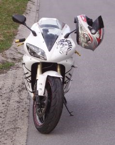 Umgebautes Motorrad Yamaha R1 von DreadRock - Bild 4 Umgebautes Motorrad Yamaha R1 von DreadRock - Bild 4
