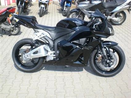 Umbgebautes Motorrad Honda CBR600RR Bild 2: Umbgebautes Motorrad Honda CBR600RR