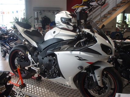 Umgebautes Motorrad Yamaha R1 von MOTO-VÖLKL - Völkl GmbH - Bild 3 Umgebautes Motorrad Yamaha R1 von MOTO-VÖLKL - Völkl GmbH - Bild 3