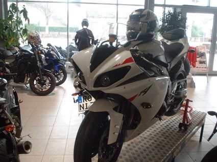 Umgebautes Motorrad Yamaha R1 von MOTO-VÖLKL - Völkl GmbH - Bild 4 Umgebautes Motorrad Yamaha R1 von MOTO-VÖLKL - Völkl GmbH - Bild 4