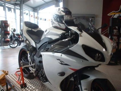 Umgebautes Motorrad Yamaha R1 von MOTO-VÖLKL - Völkl GmbH - Bild 5 Umgebautes Motorrad Yamaha R1 von MOTO-VÖLKL - Völkl GmbH - Bild 5