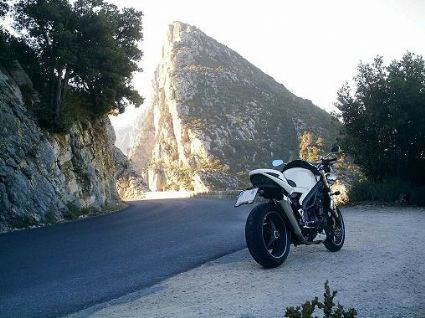 Umgebautes Motorrad Triumph Speed Triple 1050 von lurcher - Bild 2 Umgebautes Motorrad Triumph Speed Triple 1050 von lurcher - Bild 2