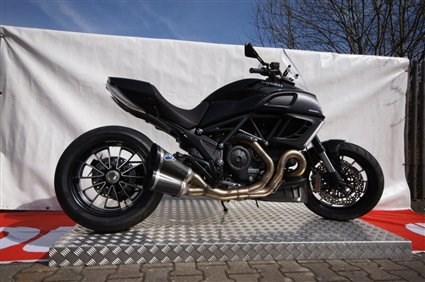 Umgebautes Motorrad Ducati Diavel 1200 von Schilling IM Racing GmbH & Co. KG - Bild 9