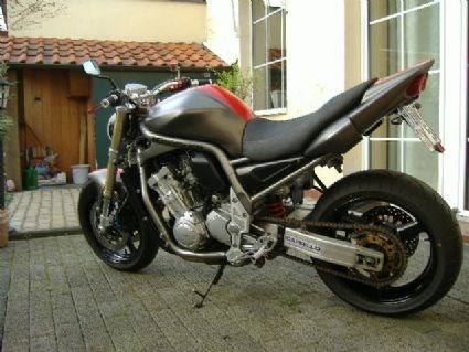 Umgebautes Motorrad Yamaha FZS 1000 Fazer von Flashhund - 1000PS.ch