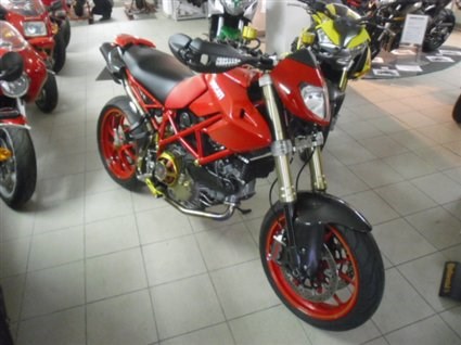 Umgebautes Motorrad Ducati Hypermotard 1100 S von A.T.T.-Tiedemann-Motorräder e.Kfm - Bild 4 Umgebautes Motorrad Ducati Hypermotard 1100 S von A.T.T.-Tiedemann-Motorräder e.Kfm - Bild 4