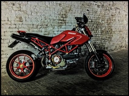 Umgebautes Motorrad Ducati Hypermotard 1100 S von A.T.T.-Tiedemann-Motorräder e.Kfm - Bild 8 Umgebautes Motorrad Ducati Hypermotard 1100 S von A.T.T.-Tiedemann-Motorräder e.Kfm - Bild 8