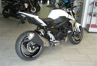 Suzuki GSR 750