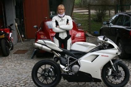 Umgebautes Motorrad Ducati 848 von powerfrau - Bild 1 Umgebautes Motorrad Ducati 848 von powerfrau - Bild 1