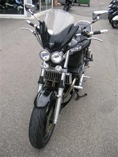 Umbgebautes Motorrad Suzuki GSX 750 Bild 2: Umbgebautes Motorrad Suzuki GSX 750
