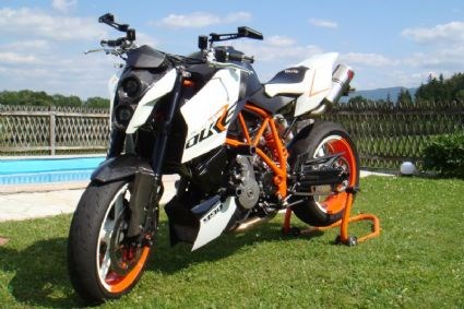 Umgebautes Motorrad KTM 990 Super Duke R von SE-SDR1 - Bild 3 Umgebautes Motorrad KTM 990 Super Duke R von SE-SDR1 - Bild 3
