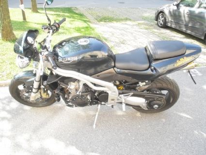 Umgebautes Motorrad Triumph Daytona 955i von speedtriplepani - Bild 5 Umgebautes Motorrad Triumph Daytona 955i von speedtriplepani - Bild 5