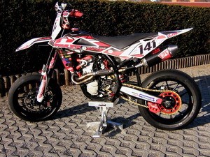 Umgebautes Motorrad Husqvarna SM 450 RR von LM-Racingteam - Bild 1 Umgebautes Motorrad Husqvarna SM 450 RR von LM-Racingteam - Bild 1
