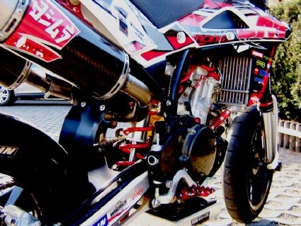 Umgebautes Motorrad Husqvarna SM 450 RR von LM-Racingteam - Bild 2 Umgebautes Motorrad Husqvarna SM 450 RR von LM-Racingteam - Bild 2