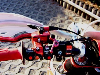 Umgebautes Motorrad Husqvarna SM 450 RR von LM-Racingteam - Bild 3 Umgebautes Motorrad Husqvarna SM 450 RR von LM-Racingteam - Bild 3