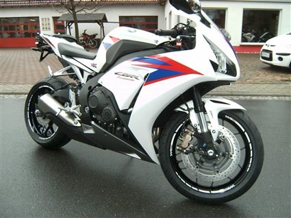 Umgebautes Motorrad Honda CBR1000RR Fireblade von Zweiradtechnik Jörg Schlieter - Bild 4 Umgebautes Motorrad Honda CBR1000RR Fireblade von Zweiradtechnik Jörg Schlieter - Bild 4