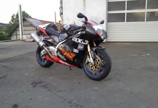Aprilia RSV 1000 R Factory (RSV Mille R Factory) Aprilia RSV 1000 R Factory (RSV Mille R Factory)