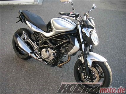 Umgebautes Motorrad Suzuki SFV 650 Gladius von Moto Studio Thomas Holtz - Bild 1 Umgebautes Motorrad Suzuki SFV 650 Gladius von Moto Studio Thomas Holtz - Bild 1