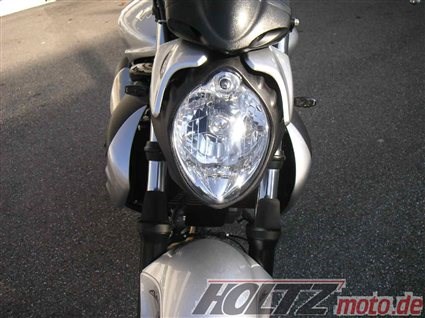 Umgebautes Motorrad Suzuki SFV 650 Gladius von Moto Studio Thomas Holtz - Bild 6 Umgebautes Motorrad Suzuki SFV 650 Gladius von Moto Studio Thomas Holtz - Bild 6