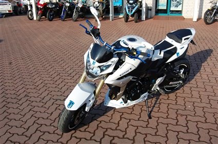 Umgebautes Motorrad Suzuki GSR 750 von Bike Ranch Wismar GmbH & Co. KG - Bild 3 Umgebautes Motorrad Suzuki GSR 750 von Bike Ranch Wismar GmbH & Co. KG - Bild 3