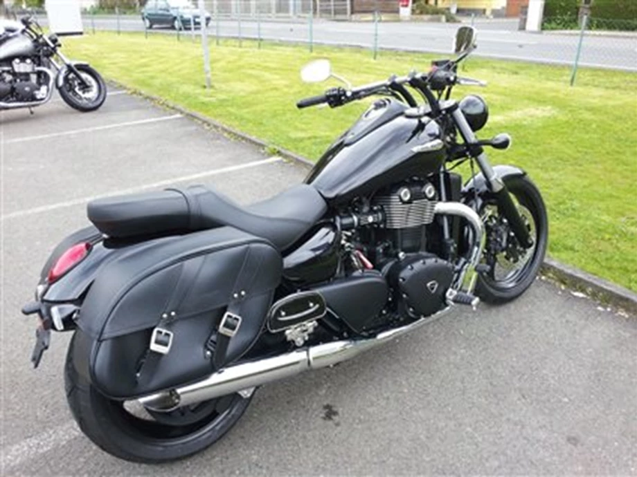 Umbgebautes Motorrad Triumph Thunderbird Storm Bild 3: Umbgebautes Motorrad Triumph Thunderbird Storm