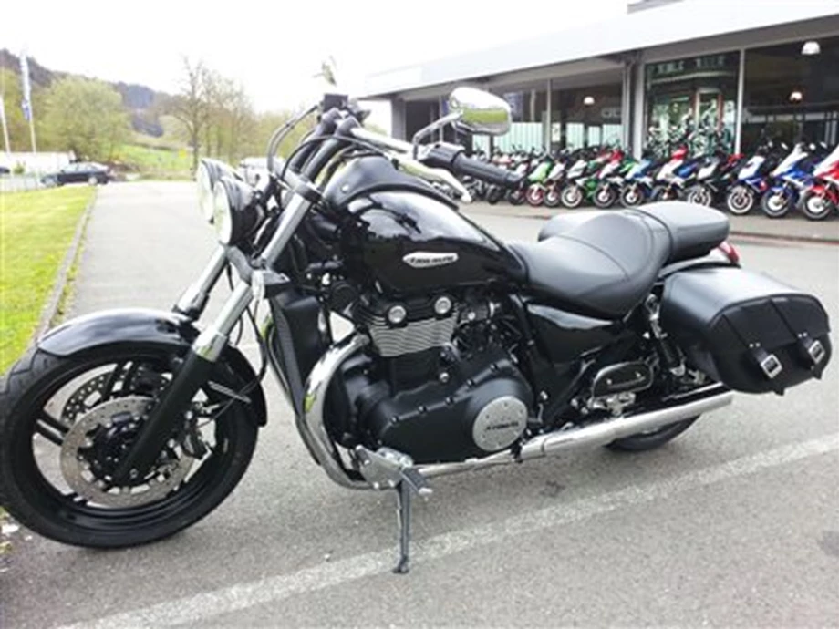 Umbgebautes Motorrad Triumph Thunderbird Storm Bild 4: Umbgebautes Motorrad Triumph Thunderbird Storm