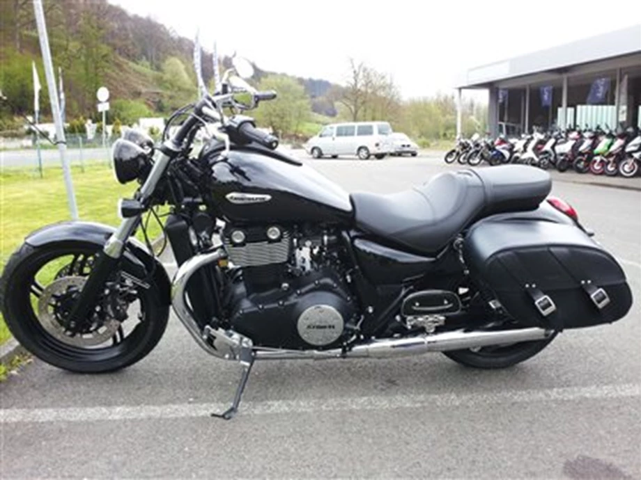 Umbgebautes Motorrad Triumph Thunderbird Storm Bild 5: Umbgebautes Motorrad Triumph Thunderbird Storm