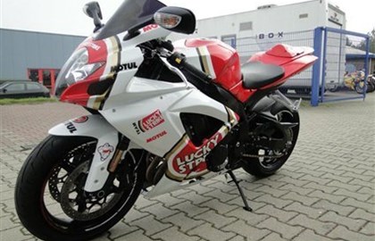 Suzuki GSX-R 750 Custom Bike Suzuki GSX-R 750 Custom Bike