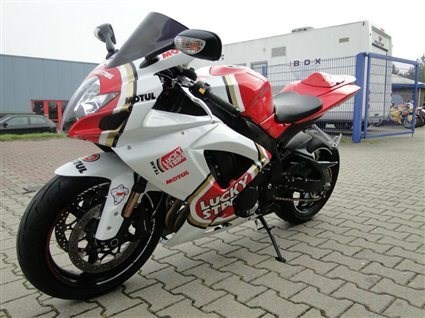 Umgebautes Motorrad Suzuki GSX-R 750 von Altzschner GmbH - Bild 1 Umgebautes Motorrad Suzuki GSX-R 750 von Altzschner GmbH - Bild 1