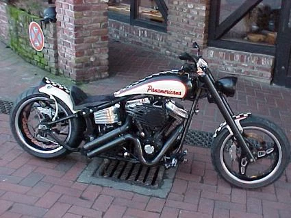 Umgebautes Motorrad Harley-Davidson Softail Custom FXSTC von X-Trem Custombikes - Bild 1 Umgebautes Motorrad Harley-Davidson Softail Custom FXSTC von X-Trem Custombikes - Bild 1