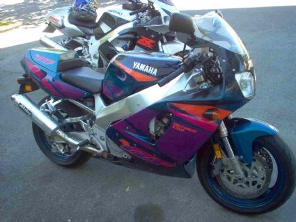 Umgebautes Motorrad Yamaha YZF 750 R von goldyR - Bild 1