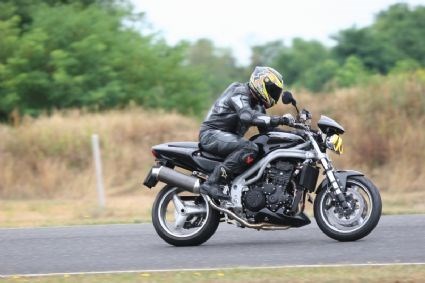 Umgebautes Motorrad Triumph Speed Triple 955i von stipo - Bild 2 Umgebautes Motorrad Triumph Speed Triple 955i von stipo - Bild 2