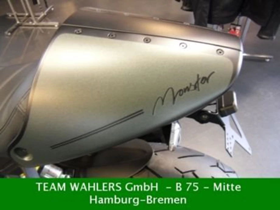 Umbgebautes Motorrad Ducati Monster 1100 Evo Bild 5: Umbgebautes Motorrad Ducati Monster 1100 Evo