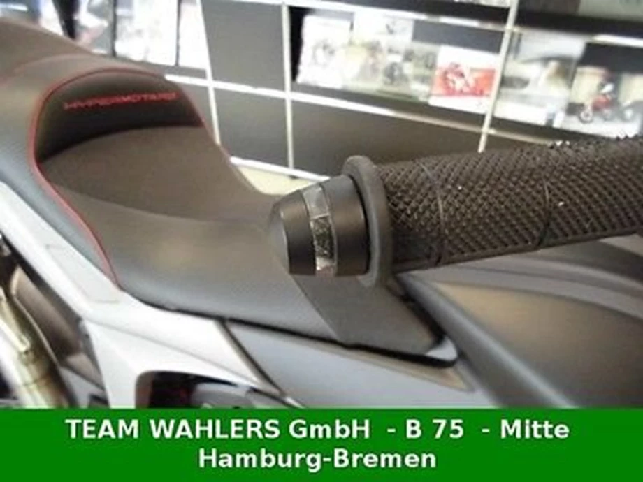 Umbgebautes Motorrad Ducati Hypermotard 821 Bild 4: Umbgebautes Motorrad Ducati Hypermotard 821