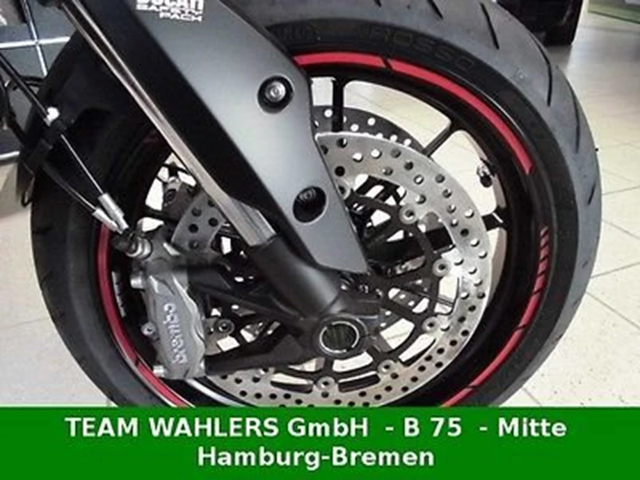 Umbgebautes Motorrad Ducati Hypermotard 821 Bild 9: Umbgebautes Motorrad Ducati Hypermotard 821