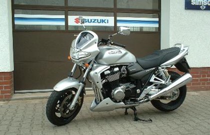 Suzuki GSX 1400 Custom Bike