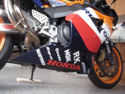 Umgebautes Motorrad Honda CBR 900 RR Fireblade von repsol178 - Bild 3 Umgebautes Motorrad Honda CBR 900 RR Fireblade von repsol178 - Bild 3