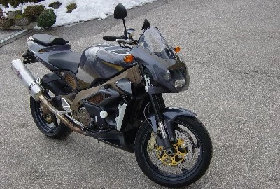 Aprilia RSV 1000 Tuono R Custom Bike Aprilia RSV 1000 Tuono R Custom Bike